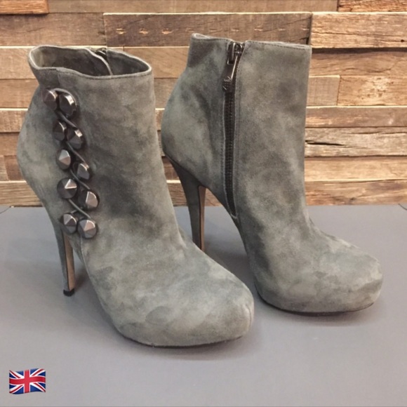 Vince Camuto Shoes - NWOT Vince Camuto Jardine Grey Suede Booties
